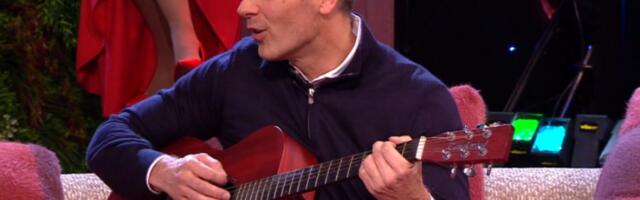 SINIŠA MALI KAKVOG NIKADA NISTE VIDELI! Zasvirao legendarnu pesmu, pa mu se pridružili Breskvica, Amidžić i Lidija Vukićević! (FOTO)