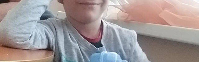 Humanitarno šišanje na trgu u Leskovcu za Ognjena: Dečak se leči od teškog tumora od kog je izgubio vid