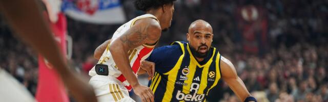 Šta mu je ono crno? Evo šta je Karter nosio na dresu protiv Fenera: Tehnologija koja menja košarku stigla na Mali Kalemegdan /FOTO/