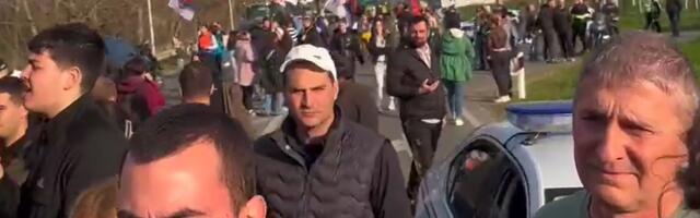 Policija na ulazu u Kulu ne da pešacima iz Vrbasa i Novog Sada da uđu na predizborni skup studenata