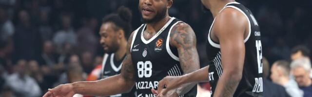 Pogledajte kako je Tajrik Džons reagovao na uvrede navijača (VIDEO)