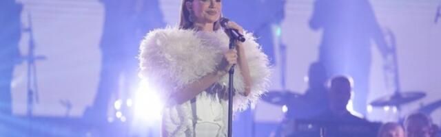 EMINA JAHOVIĆ SE SLOMILA NA SCENI! Pevačica odmah prekinula nastup, PUBLIKA SVE SNIMILA! (VIDEO)