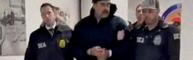 Bela kuća objavila prvi snimak Madura iz pritvora: Agentima DEA čestitao Novu godinu, a jedan detalj u njegovim rukama je svima zapao za oko (VIDEO)