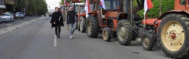 Vojvođanski paori traktorima izašli na puteve da podrže kolege - TU SU I NOVI ZAHTEVI (VIDEO)