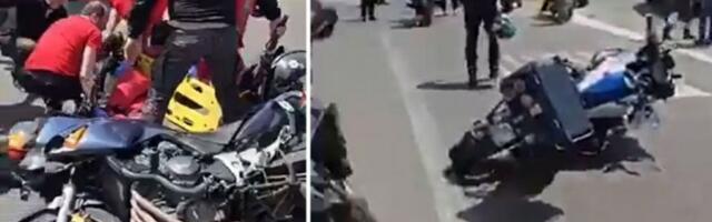 TROJICA PIJANIH BLOKADERA NA MOTOCIKLIMA IZAZVALA HAOS! Međusobno se ispovređivali na auto-putu! (VIDEO)