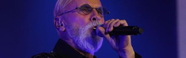 "Nisam mogao nazad" Dino Merlin o odrastanju bez oca i radu u fabrici: "Rastao sam u skromnim uslovima"