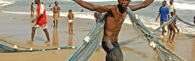 "NISMO MI ŽIVOTINJE" Poznate ličnosti se pobunile nakon što su dvojica poznatih lekara predložila testiranje vakcine u Africi (FOTO)