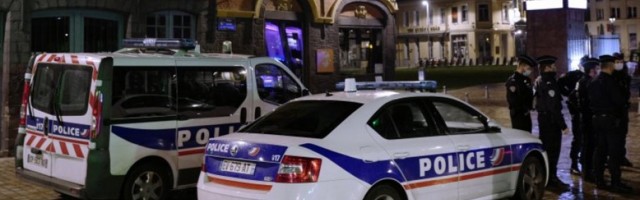 DEČAK I DEVOJČICA UBIJENI U MASOVNOJ TUČI: Krvavi sukob bandi u Parizu, jake policijske snage stižu u predgrađa (VIDEO)
