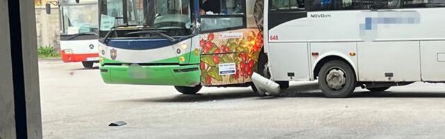Невероватна саобраћајна незгода на паркингу Аутобуске станице у Чачку, догодила се наочиглед путника