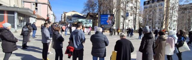 Na raskrsnici kod "Uzora" 26. put petnaestominutna tišina za nastradale u Novom Sadu