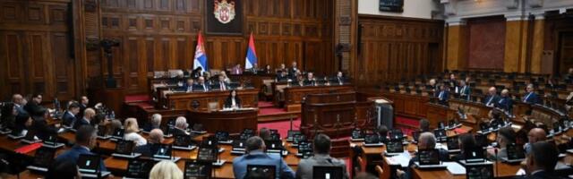 BURNO U SKUPŠTINI, DAN TREĆI! Padaju opomene: Nema potrebe da se dovikujete, ponižavate, pravite haos, molim vas!