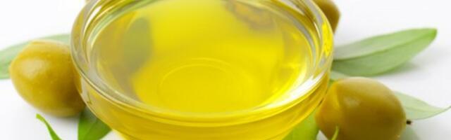 Kad donesete kući novu flašu maslinovog ulja iz prodavnice, ovo je prva stvar koju treba uraditi: Retko ko zna trik