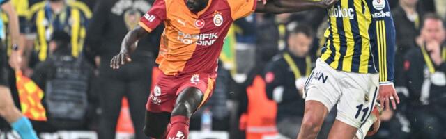 LUDNICA U VELIKOM OBRAČUNU LJUTIH RIVALA: Fenerbahče pogotkom u 95. minutu izborio remi protiv Galatasaraja u istanbulskom derbiju