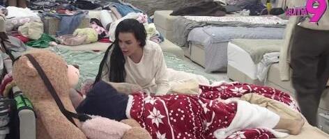 MOLI JE DA JE PUSTI U KREVET Anita divlja na Luku zbog pića koje je dao za Aneli, on se izvinjava i smeje joj se u facu!