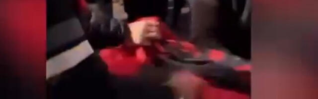 Албанска застава у Новом Саду на блокадерском скупу