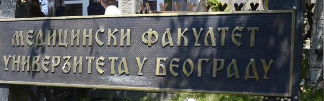 ŠTA SE ZAISTA DESILO NA IZBORIMA NA MEDICINSKOM FAKULTETU! Plenumaši LOMILI STAKLA, branili domaru da otključa vrata, tražili BLANKO POTPISE da bi oteli pobedu
