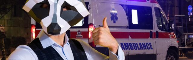 ČOVEK OBUČEN U KOSTIM RAKUNA PLAŠIO LJUDE NA BRANKOVOM MOSTU! Hitna pomoć je juče imala pune ruke posla: "Morali smo i sa policijom da intervenišemo"