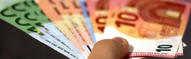 Средњи курс динара према евру у среду је 117,3773 динара