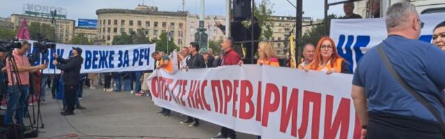 "Opet ste nas prevarili": Veliki protest prosvetnih radnika (FOTO, VIDEO)