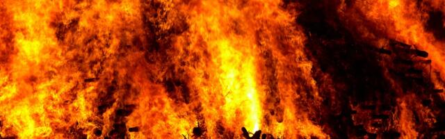 Stravične scene kod Travnika: Muškarac zapalio tastu kuću, unutra bili njegovi deca, žena i tašta (VIDEO)