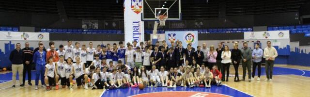 Poznati iz sveta glume i sporta delili medalje školarcima