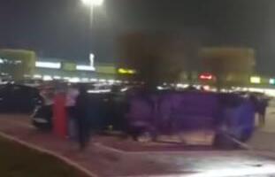 AUTOMOBIL SE PREVRNUO NA PARKINGU TC BIG Težak sudar u Novom Sadu: Hitna pomoć na licu mesta