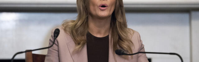 MELANIJA KONAČNO POKAZALA PRAVO LICE! Objavila INTIMNE KADROVE, pa... SVET ZANEMEO OD ŠOKA ZBOG NJENOG POTEZA!