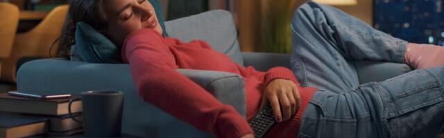 Nije zamena za krevet: Kako spavanje na kauču šteti vašem zdravlju