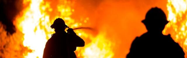 "Trebalo je da nam platite više": Nezadovoljni radnik ZAPALIO fabriku u Americi (VIDEO)