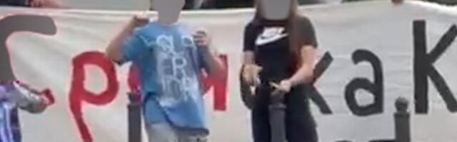 Jeziv primer manipulacije! Transparent, propaganda i deca na kiši - ovako izgleda "borba" blokadera! (VIDEO)