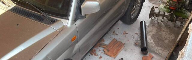 Komšiji pretio sekirom, polomio crepove na krovu, oštetio automobil i ogradu – policija prijavila službama
