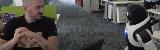 Humanoidni robot ušetao u Telegraf: Pitali smo ga ko će pobediti na večerašnjem meču Francuska - Maroko!