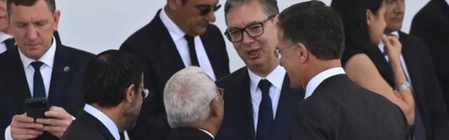 Blokaderima se ovo neće dopasti! Jedna fotografija iz Pariza zapušila usta svim mrziteljima Vučića (FOTO)