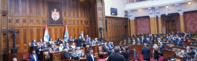Скупштина данас наставља ванредну седницу о неповерењу Влади Србије