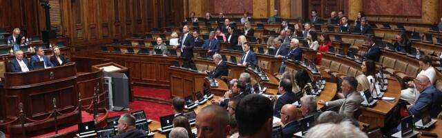 Nastavak vanredne sednice Skupštine: „U vreme Vlade Macuta radile se najstrašnije stvari u zemlji“