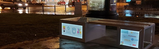 Postavljene SOLARNE KLUPE, prototip uradili studenti FIN-a (FOTO)