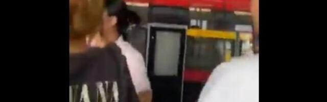 ZEMLjOTRES IH ZADESIO U METROU: Vagon se ljulja iz sve snage - preplašeni ljudi se drže za ruke (VIDEO)