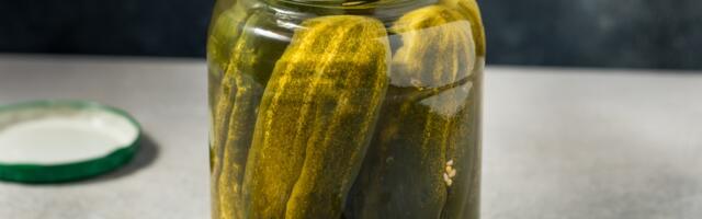 Ne bacajte sok od kiselih krastavaca -napravite ovaj kremasti sos sa samo jednim sastojkom više!