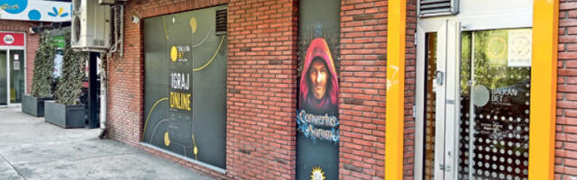 Пу­цао на рад­ни­ке обез­бе­ђе­ња