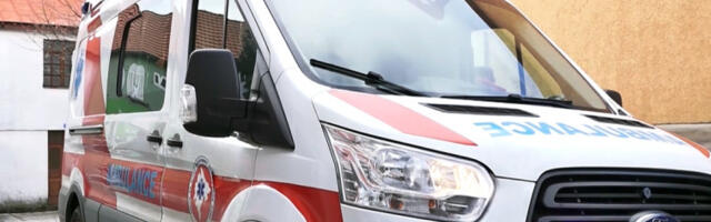 Дечак страдао након што је на њега пала конструкција гола