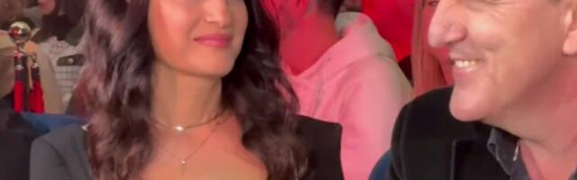 SUPRUGA SERGEJA ĆETKOVIĆA POTPUNO UKRALA ŠOU! Niko nije imao predstavu da će se ona pojaviti na koncertu! (VIDEO)