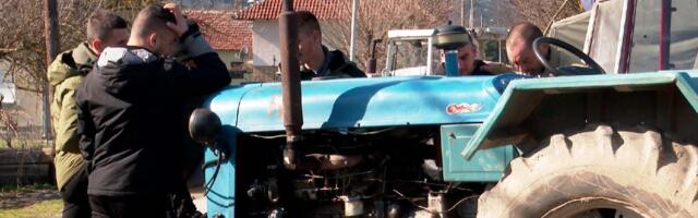 Poljoprivrednici iz Mačve ne odustaju od blokade u centru Bogatića