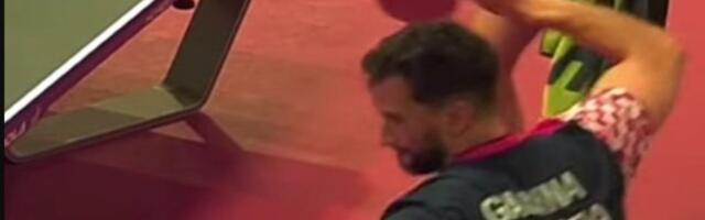 Hrvat napravio skandal: Ispucao je lopticu i psovao sudiju posle poraza /VIDEO/