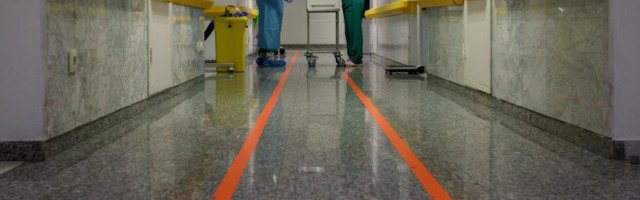 SZO: Nema dokaza da novi soj korone povećava težinu bolesti