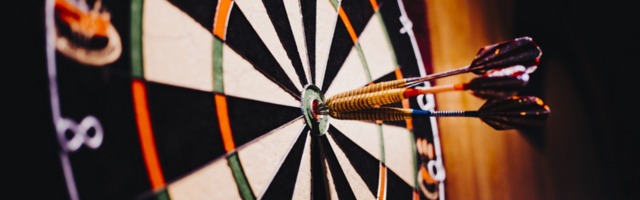 Engleska i belgijska pikado zabava za kraj večeri