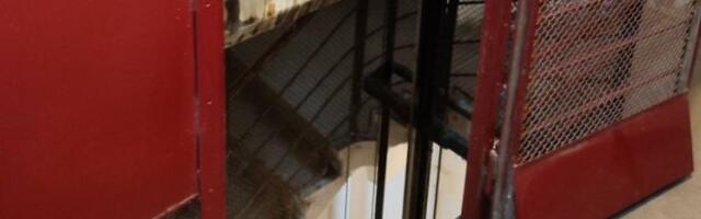 JEZIVA SCENA U ŠAPCU! JEDNO LICE UPALO U OKNO LIFTA! Policija, vatrogasci i hitna pomoć hitno izašla na lice mesta