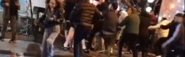 Turski huligani "love" Engleze po ulicama Istanbula (VIDEO)