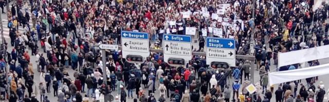 Studenti, srednjoškolci i brojni građani zastali u Nišu na 15 minuta kod Suda