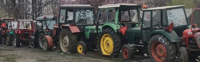 Sklonjeni traktori oko Pionirskog parka, ostali samo studenti koji "hoće da uče"