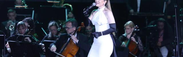 Evo kako Jelena Tomašević uspeva da za kratko vreme smrša: Na koncertu se pojavila u prepijenoj haljini i svi su bili oduševljeni izgledom